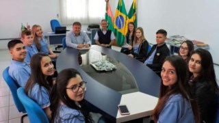 Vereadores mirins visitam órgãos públicos em São Lourenço do Oeste